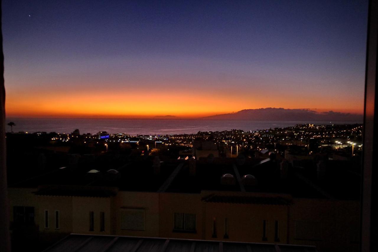 Cozy Townhouse With Ocean Views In Costa Adeje Apartman Kültér fotó